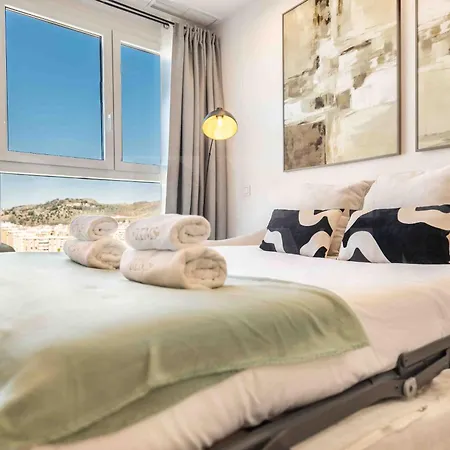 Modern Sky-rise Living With Pool And Parking Rems Malaga
