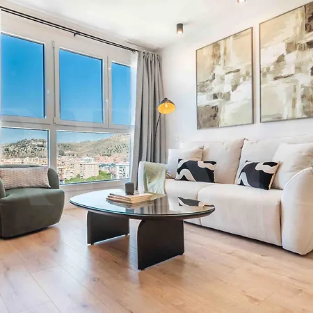 Modern Sky-rise Living With Pool And Parking Rems