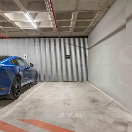 Modern Sky-rise Living With Pool And Parking Rems Malaga