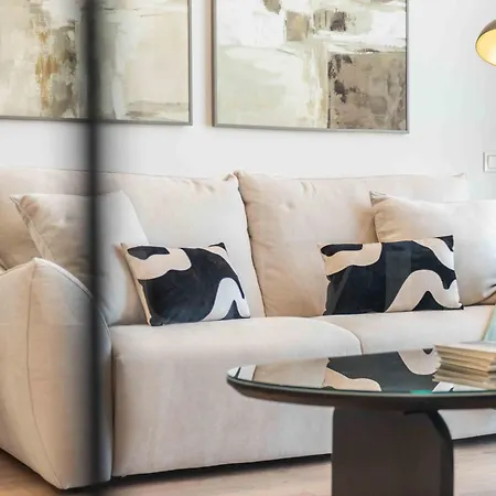 Apartment Modern Sky-rise Living With Pool And Parking Rems Malaga