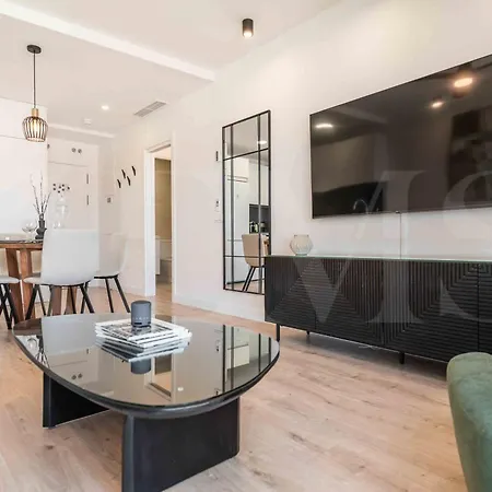 Modern Sky-rise Living With Pool And Parking Rems Malaga