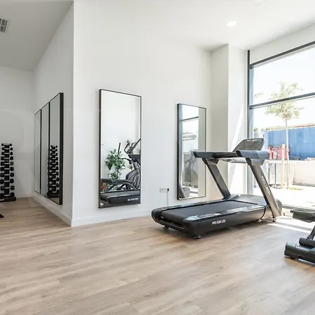 Modern Sky-rise Living With Pool And Parking Rems Malaga